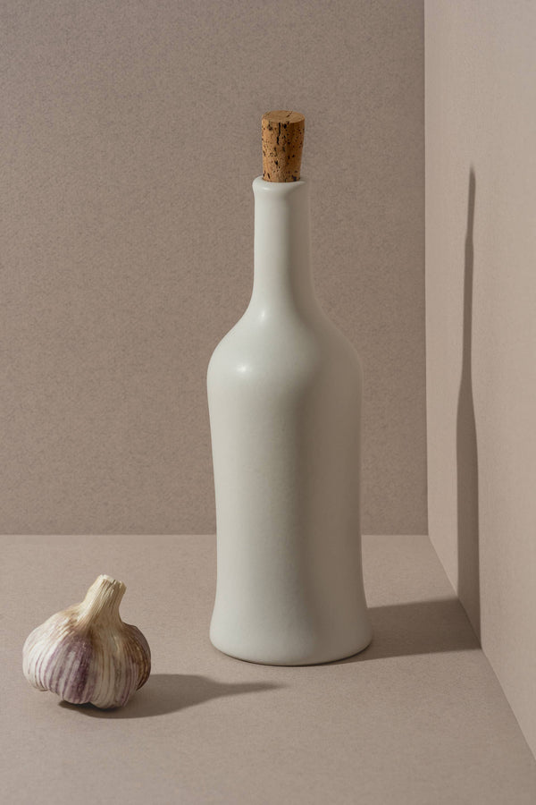 Stoneware Olive Oil Bottle | Brutto 21 oz: Matte Black