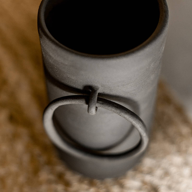 Big Ring Vase: Black/Wide